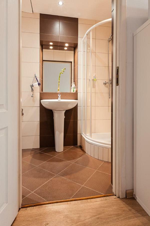 Umbrella Guest Rooms Krakow Luaran gambar
